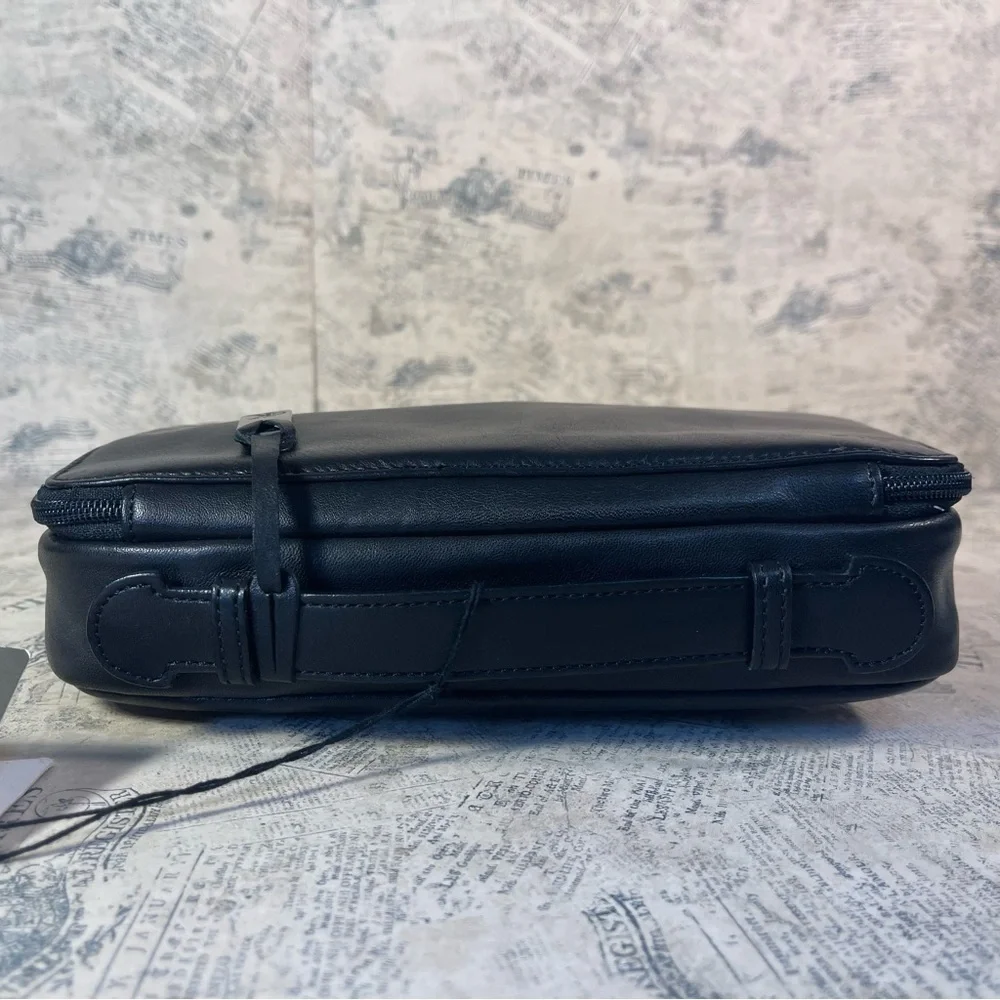 Calvin Klein Soft Travel T Clutch/organizer